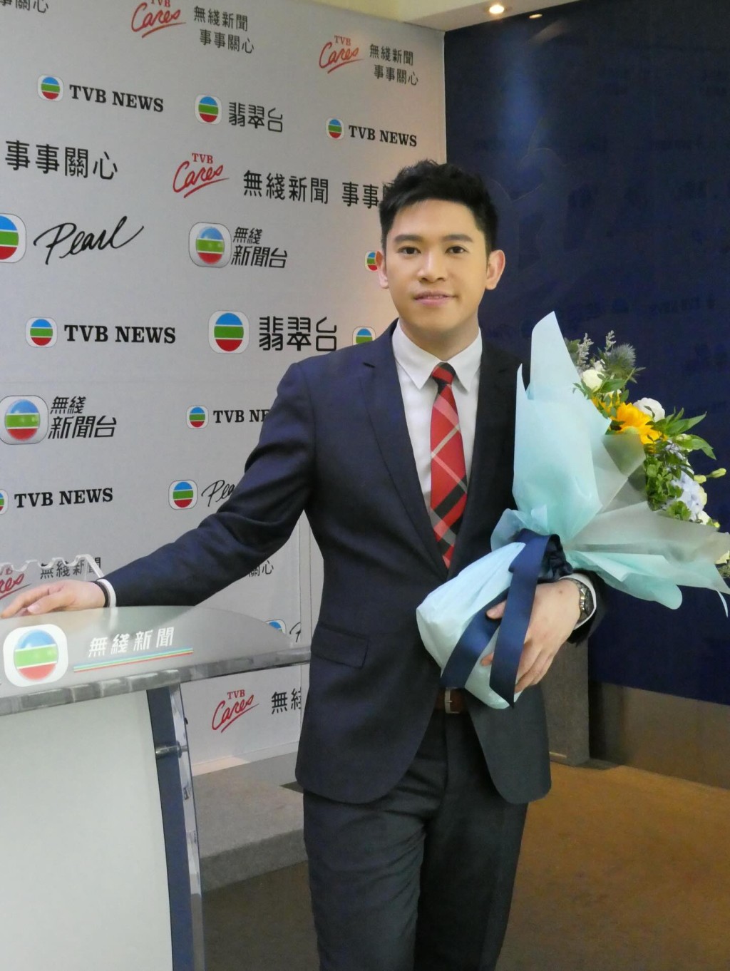 容家耀從前線港聞採訪轉型至主持資訊節目,累積了多元化經驗。