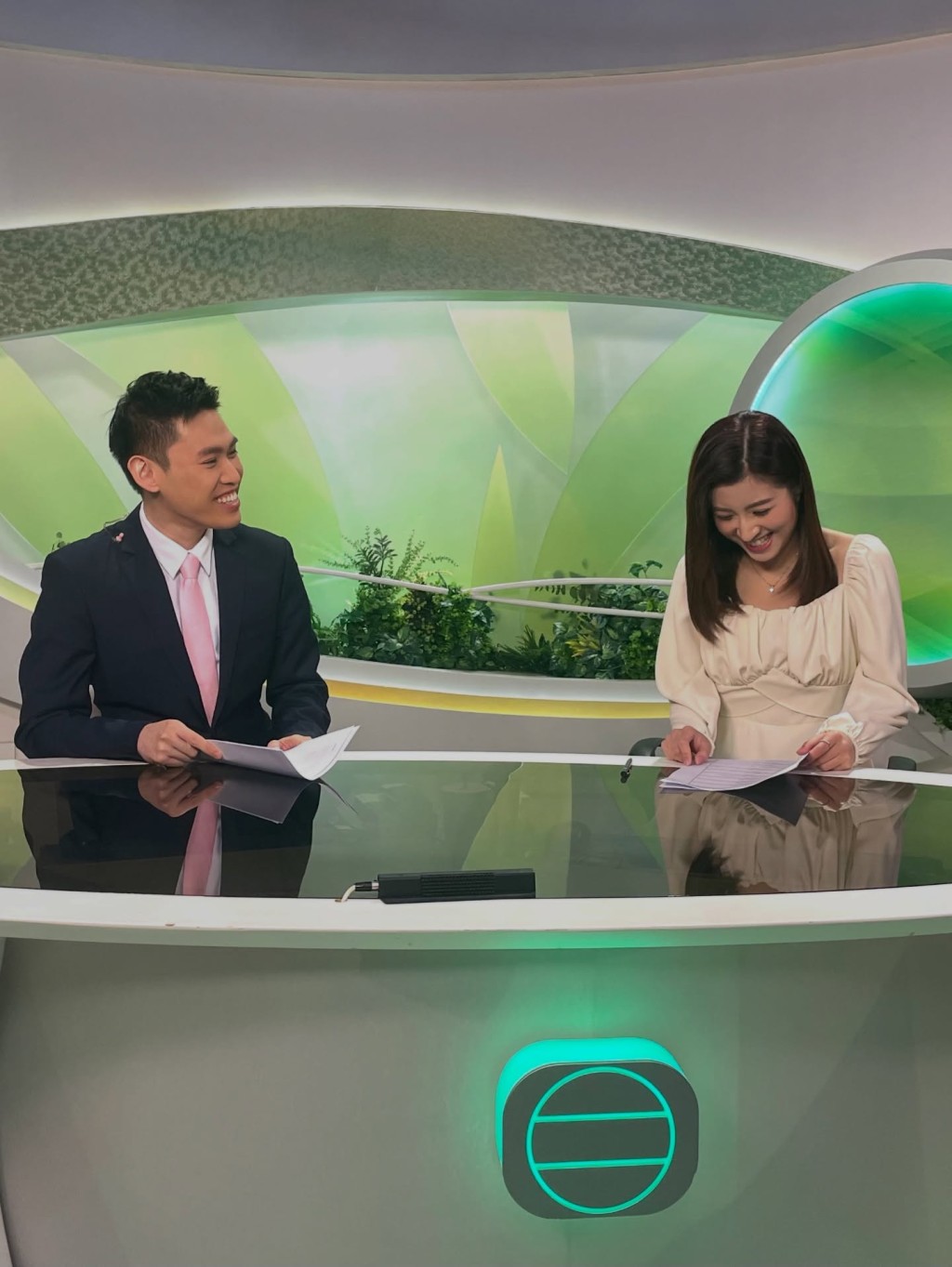 容家耀由實習記者起步,逐步晉升為TVB新聞主播。