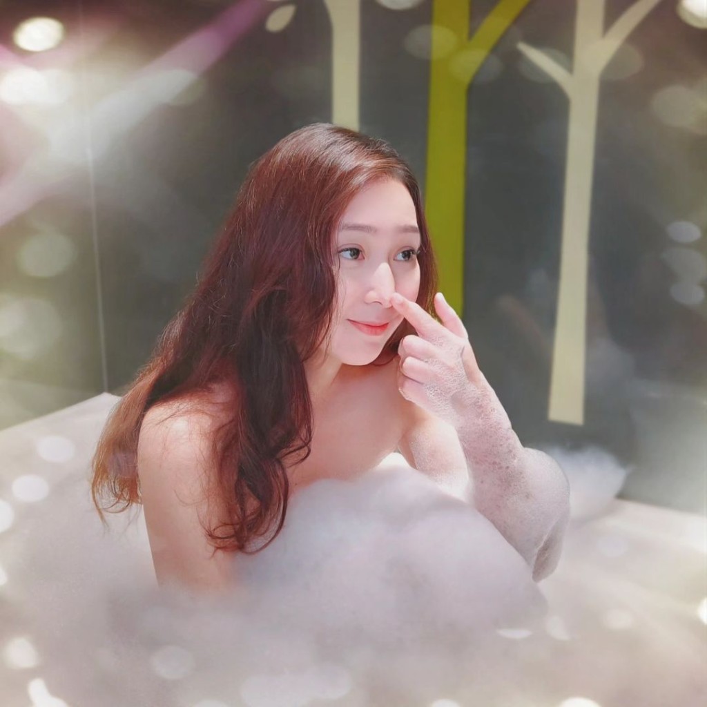 阿七吳嘉儀之前曾在IG發佈浸泡泡浴的照片。