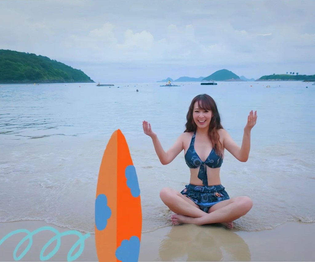 吳嘉儀似乎特別喜歡藍色泳衣。