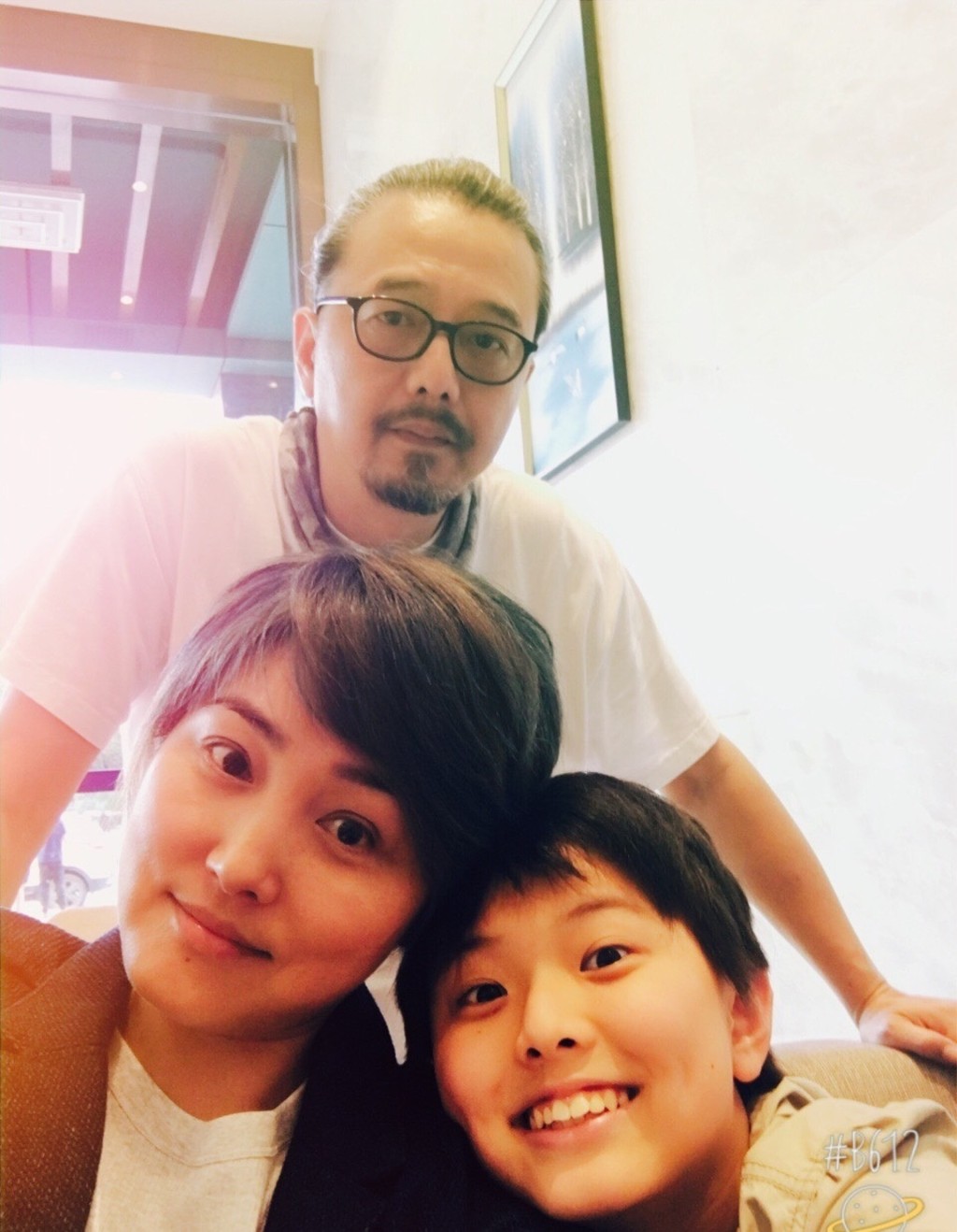 一家三口曾經擁有幸福美滿的時光。