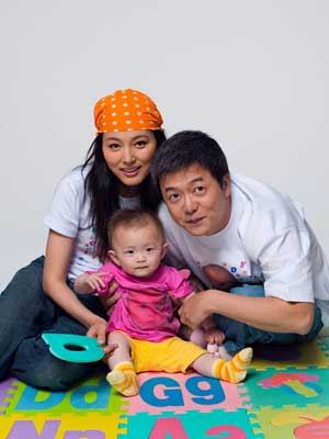 為了女兒,即使婚姻早有問題,張錦程與張延一直未有對外公布分手。