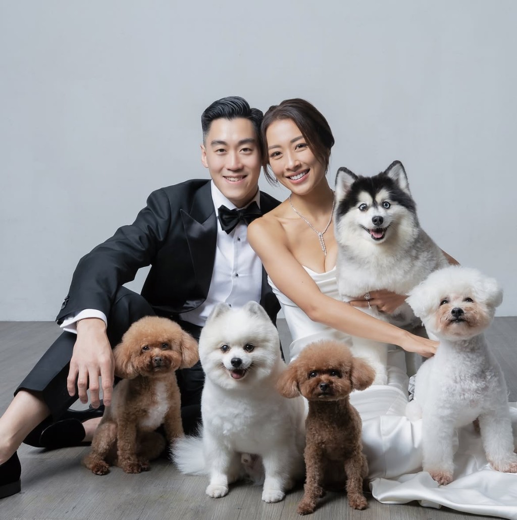 龐卓欣與未婚夫的婚紗照,變成溫馨的「全家福」。