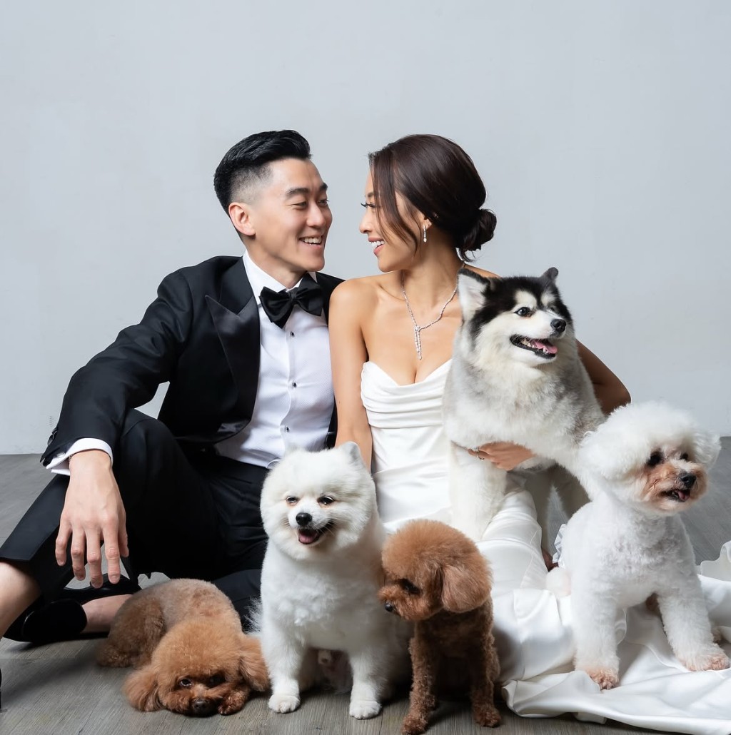 龐卓欣前日(24日)再分享與愛犬一同拍攝的婚紗照。