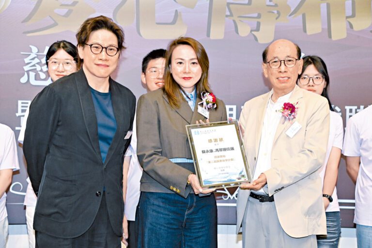 Anita獲大會頒發了榮譽會長感謝狀，以表揚她的貢獻。