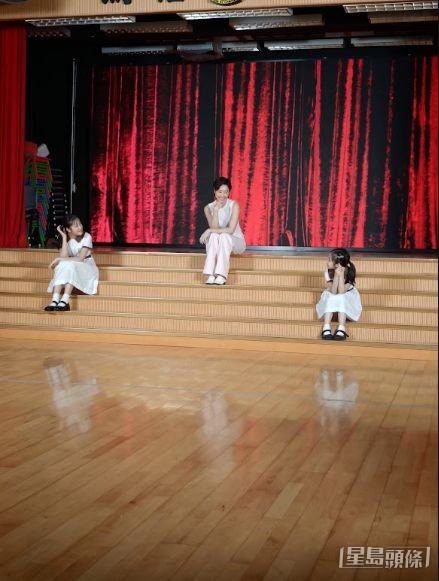 為拍攝新歌MV,胡定欣特別重返母校聖安多尼學校,並與兩位師妹合作。