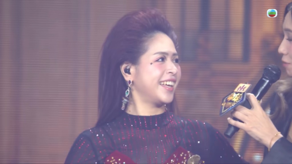 許美琪演繹〈Bad Romance〉的造型引來不少討論。