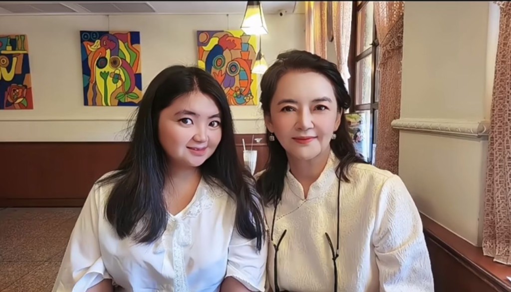 胡慧中女兒何嘉珍近年成為網絡紅人。