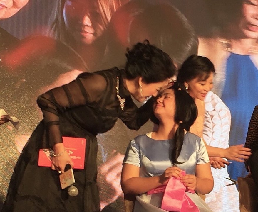 胡慧中十分疼愛女兒何嘉珍(圖右)。