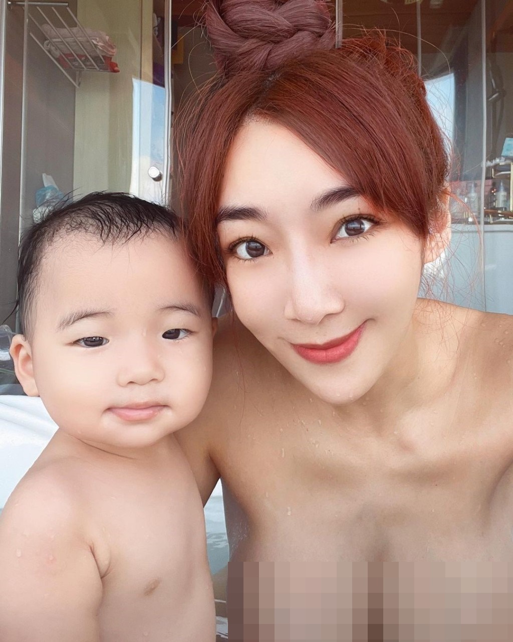 李宓分享了與兒子全裸浸浴的原因。