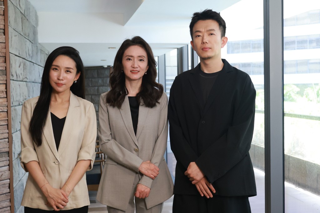 （左起）製片人曹林林、東方夢工廠總裁兼總監製應旭珺、導演兼編劇牟正洋一同受訪，分享電影創作的點滴。