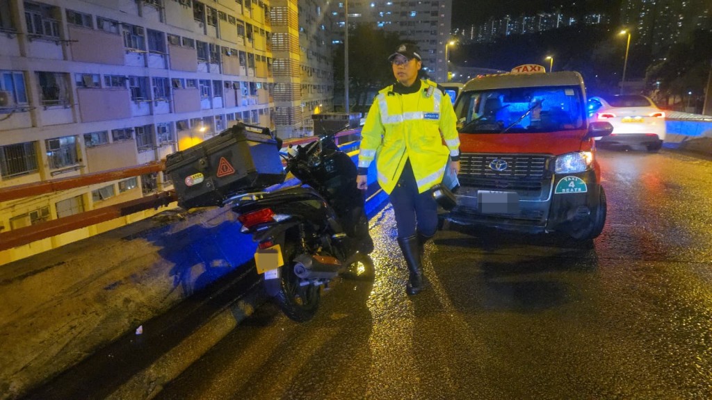 黃大仙彩虹交匯處的士與電單車相撞 兩名男子受傷送院