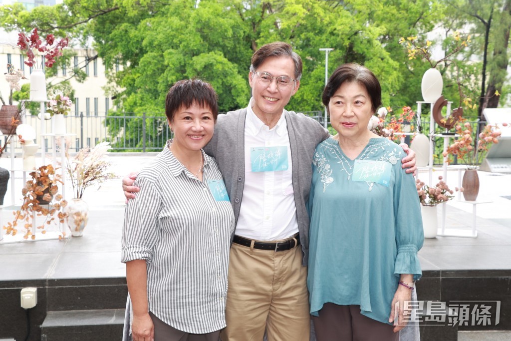 她近年在香港的幕前演出並不多。