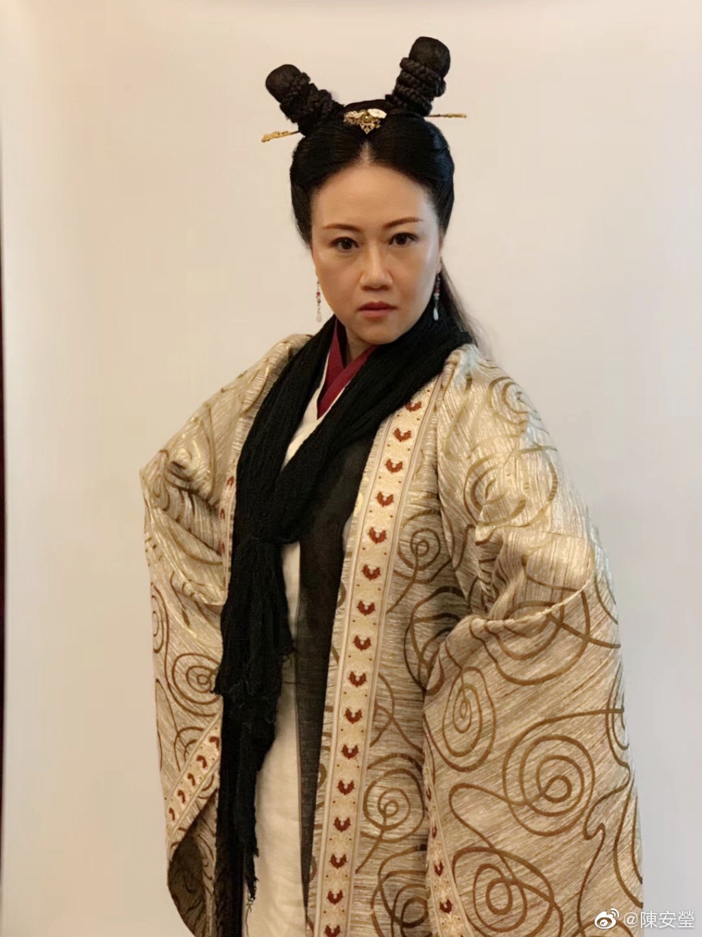 她曾拍攝許多古裝劇集。