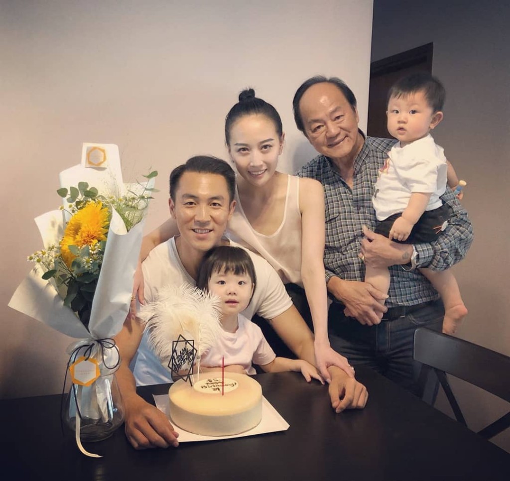 著名影星狄龍是譚俊彥的父親,現已三代同堂。