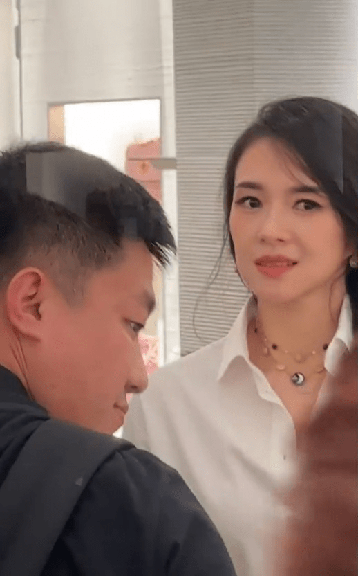 章子怡獲網民稱讚「離婚後狀態更好了」。