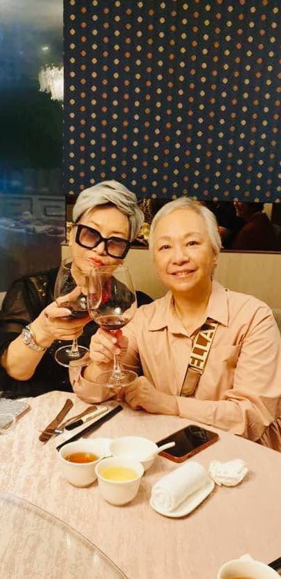 陳秋霞與黎麗芳在莊思明的婚宴上相遇。