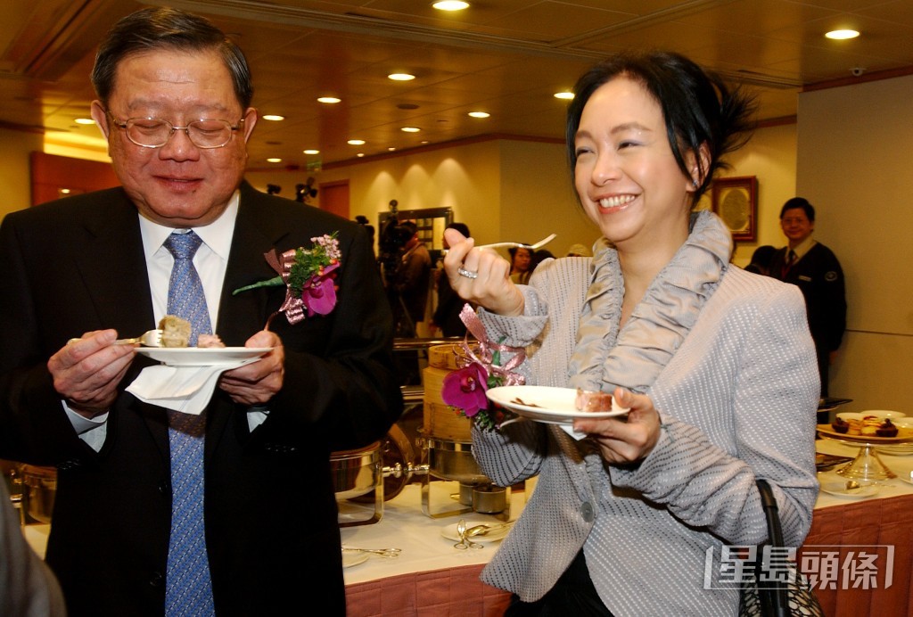 陳秋霞婚後退出娛樂圈，專心相夫教女。
