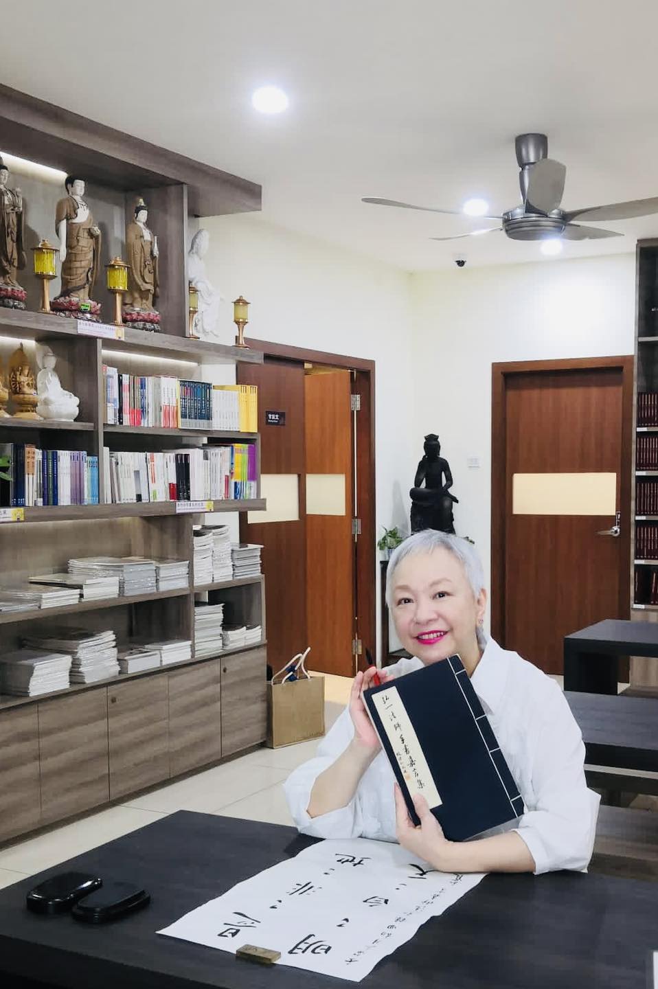 陳秋霞曾表示最擔心乳癌會遺傳給三名女兒，手術後驗血檢查，幸結果顯示癌症基因沒有遺傳。