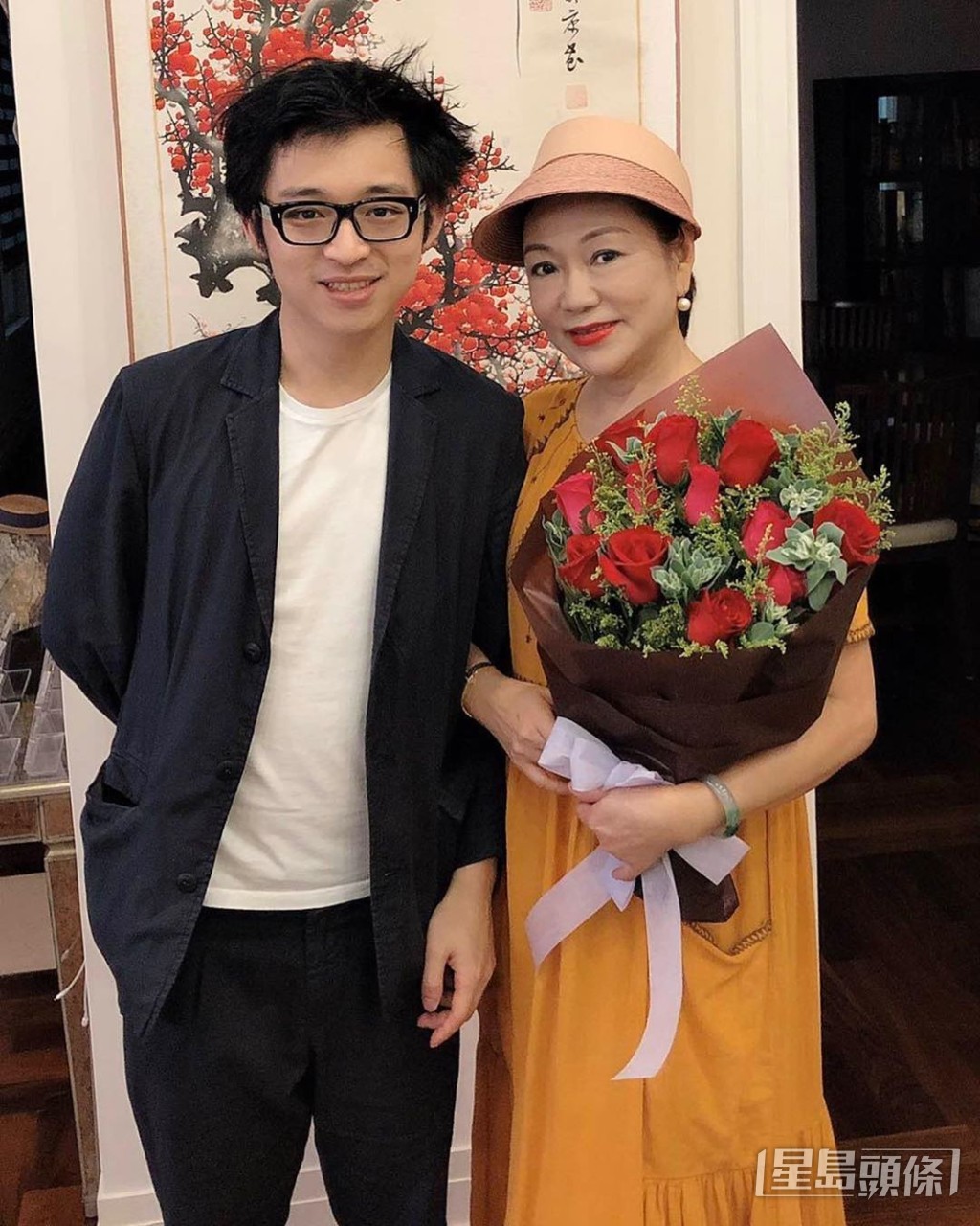 林作母親對10A港姐麥明詩非常滿意，對於林作之後與裕美戀愛反應極大。