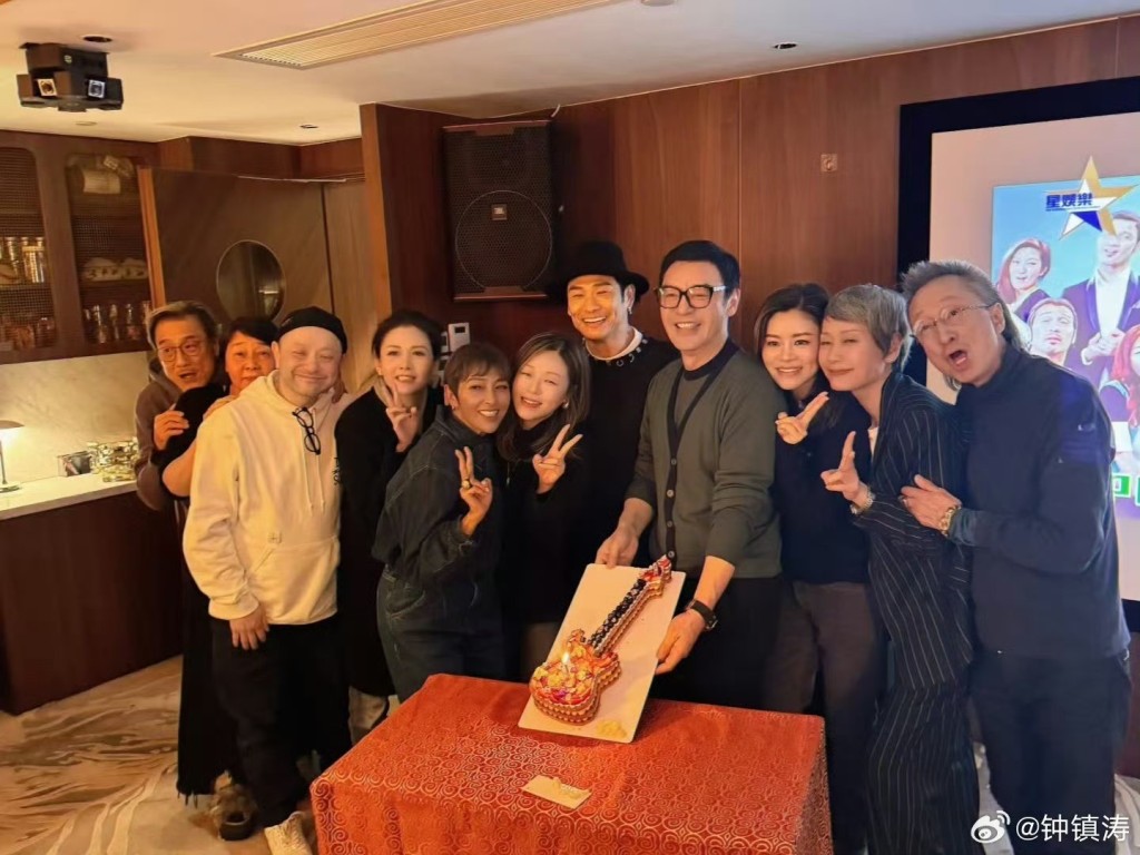 邱淑貞與丈夫沈嘉偉曾出席鍾鎮濤的生日聚會。