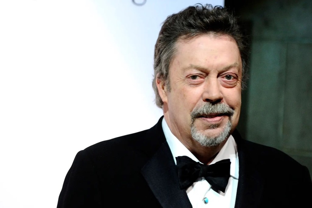 自2012年中風後，Tim Curry便長期需要以輪椅代步。