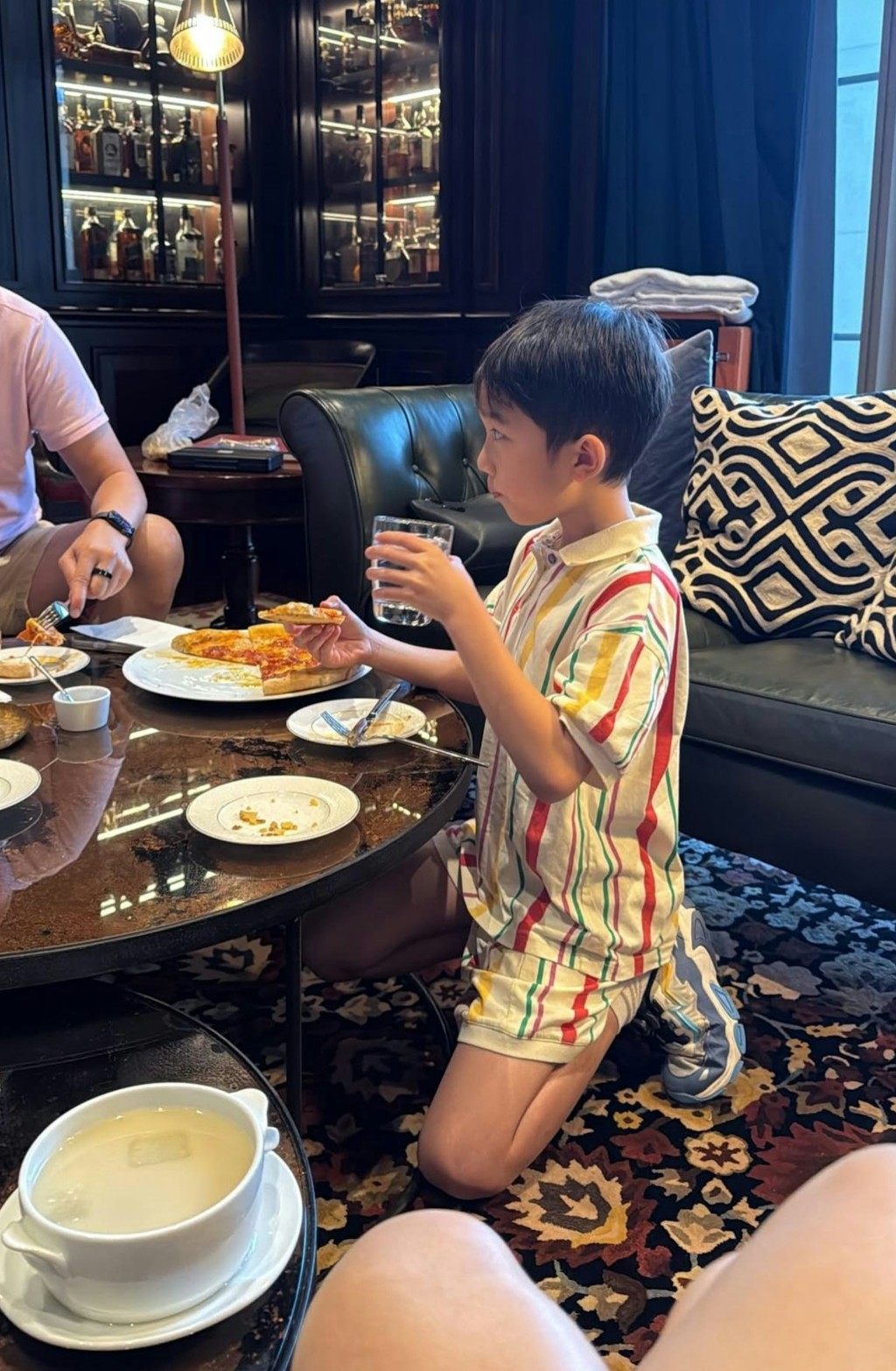 五索在限時動態中,意外曝光了兒子的側面樣貌。
