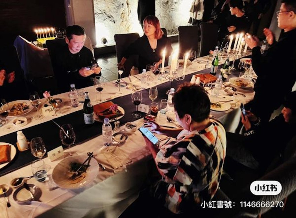 2022年向華強生日派對上,疑似出現向佑的身影。