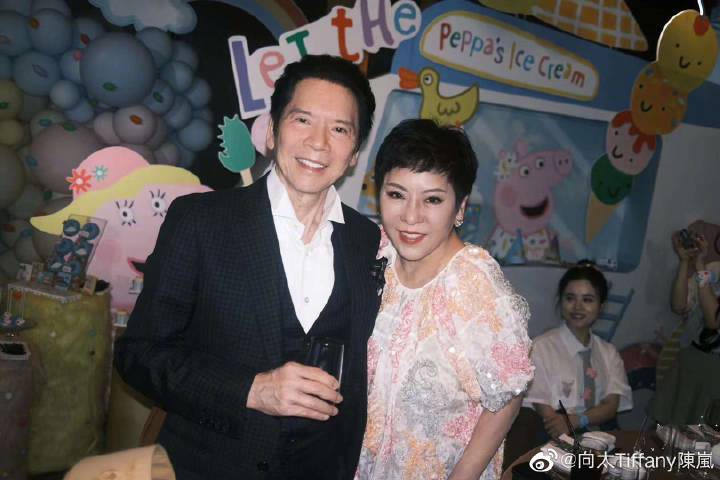 向華強夫婦近年開設了抖音帳號與公眾分享生活。