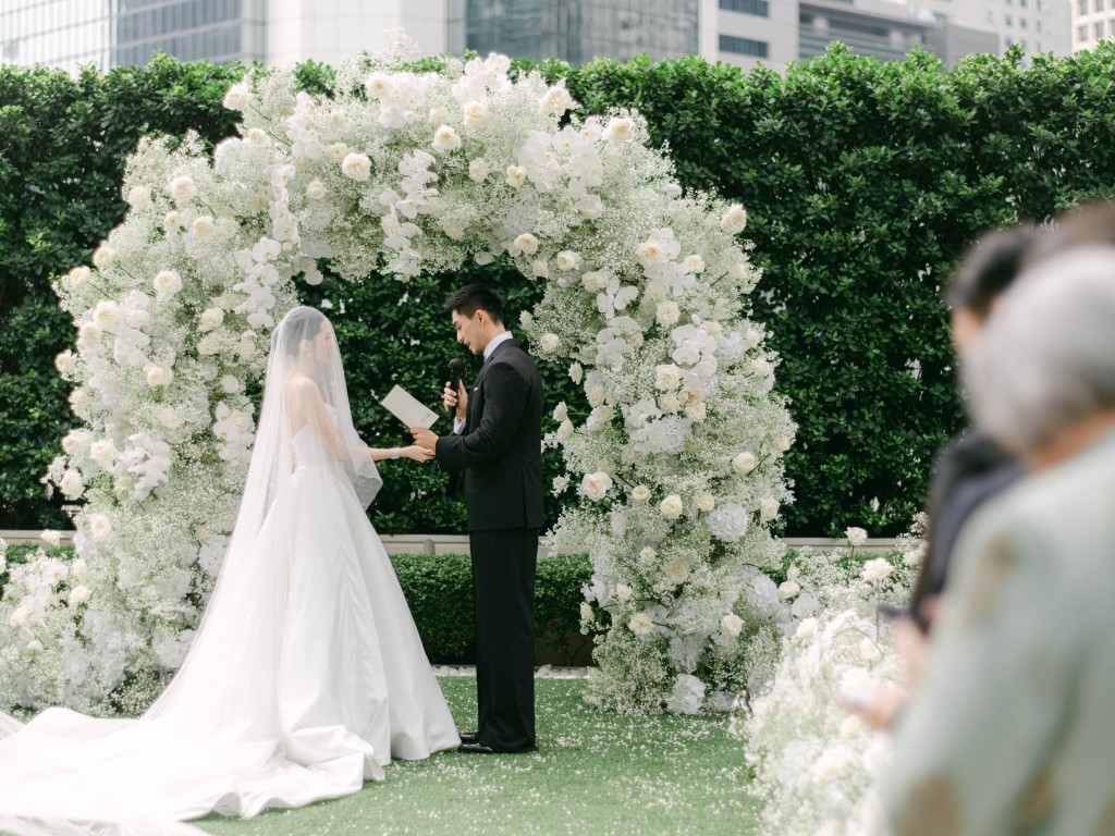 吳婉芳次子胡智同與太太Kristy的婚禮，匯聚城中名流與巨星，盡顯豪門氣派。