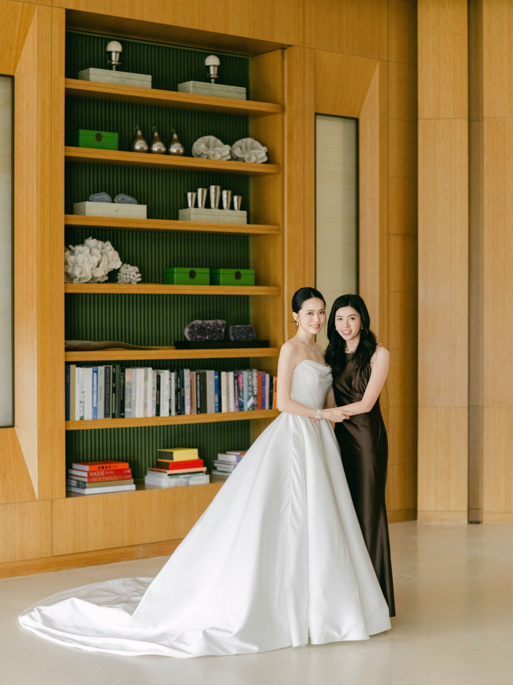 二嫂Kristy與胡智同的妹妹胡智晴（Helene）合照。