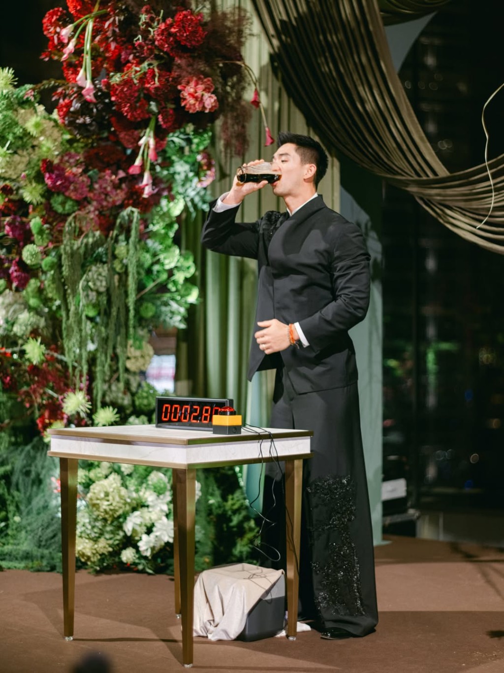 胡智同接受兄弟姊妹團提出的挑戰。