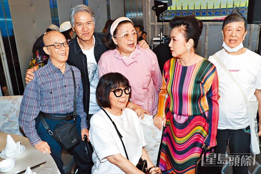 汪明荃與黃淑儀在《巴不得媽媽…》中合演。