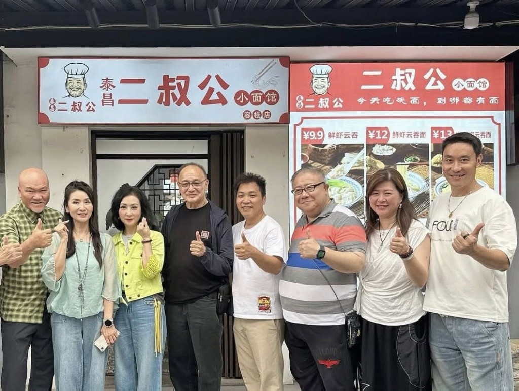 譚炳文的女兒譚淑瑩日前到順德容桂的「肥哥哥」雲吞麪店捧場。