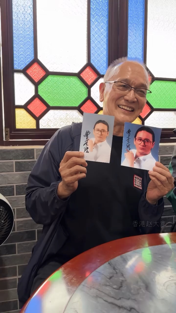 曹查理的精神狀態看來不錯。