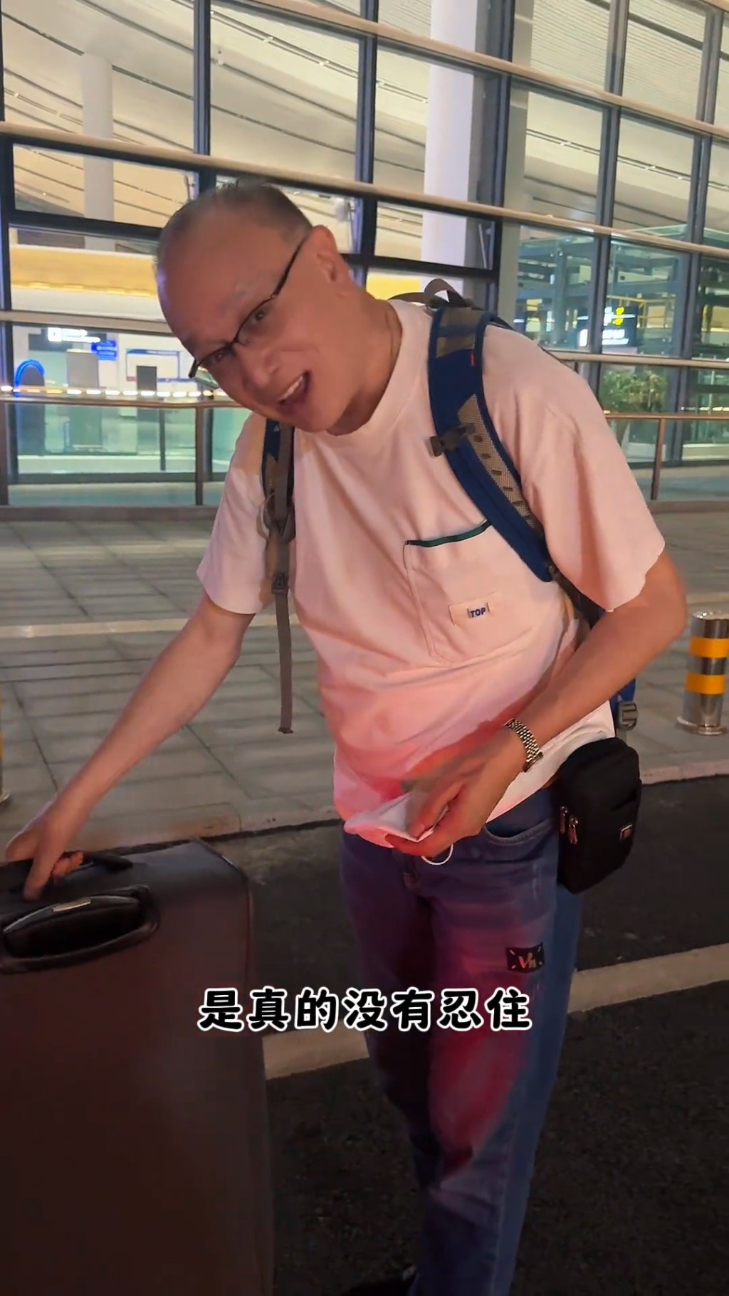 曹查理其實心中亦有不捨,早前曾在直播中流淚。