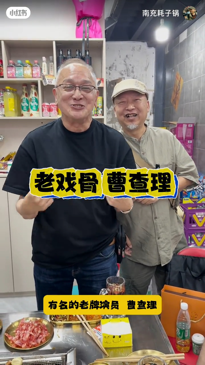 曹查理雖然已滿頭白髮,但精神相當好。