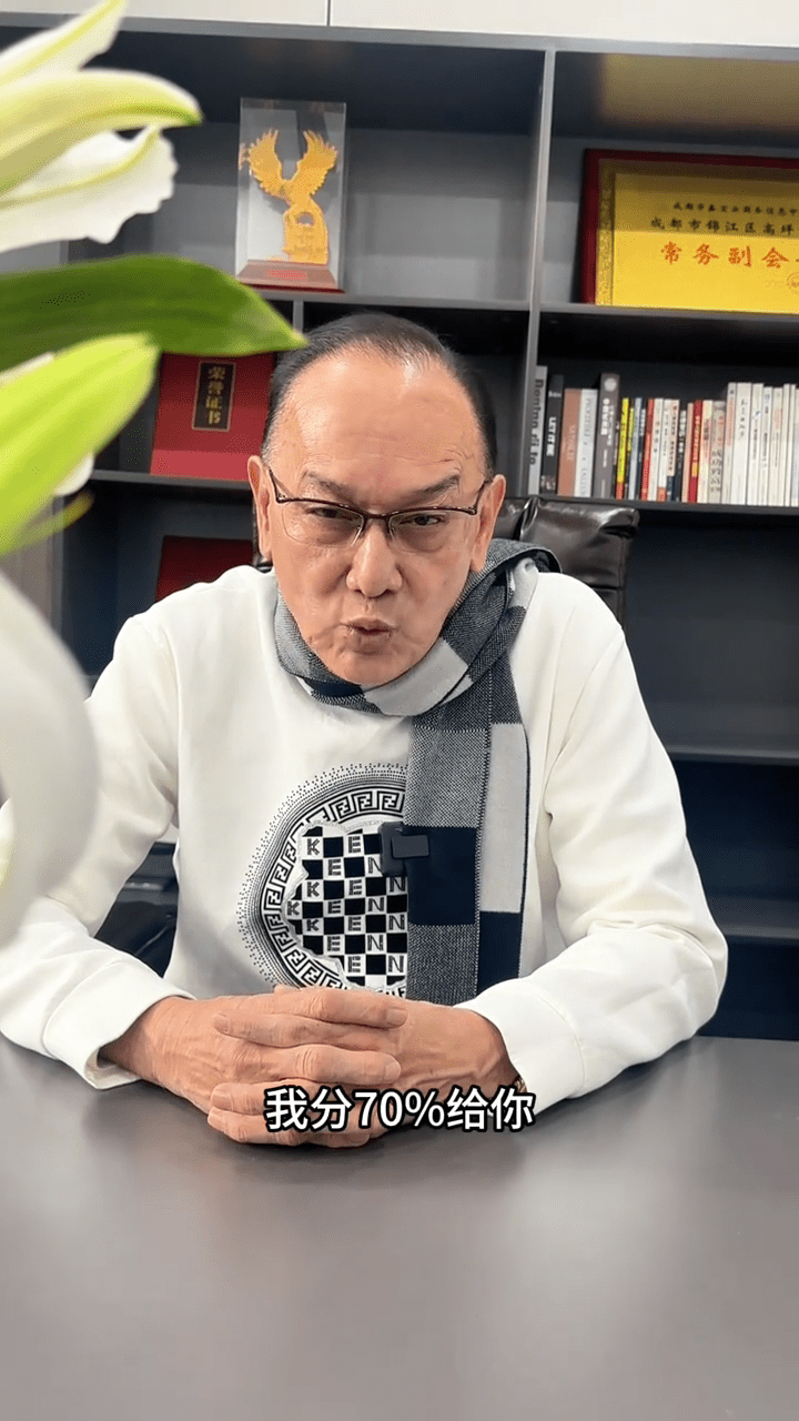 曹查理指出,雖然加拿大規定離婚時物業應均分,但他決定將七成分給前妻,自己只取回三成。