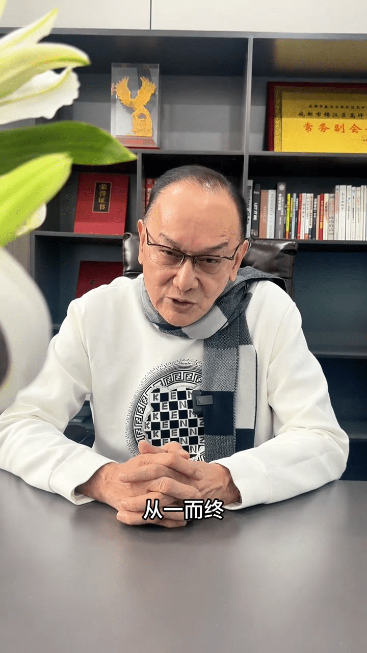 曹查理寄語新婚夫婦:「雙方有甚麼問題,可以慢慢坐下來說,不要胡思亂想,從一而終,就能搞定。」