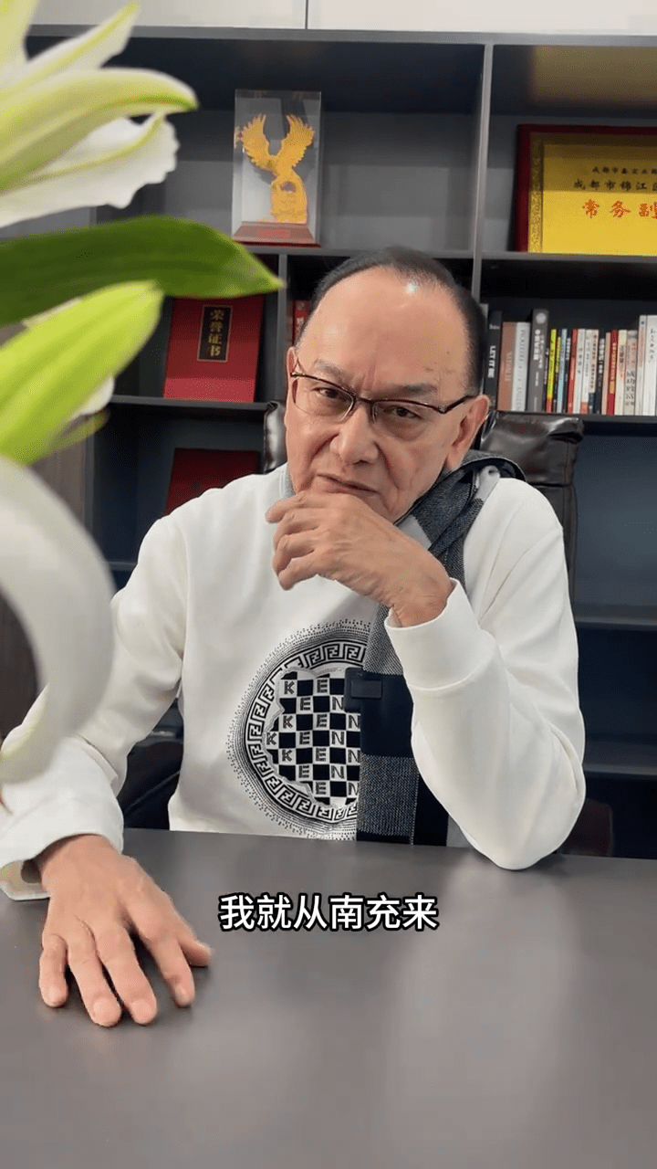 曹查理透露離婚後便返回香港,大約大半年後移居四川南充,至今仍然單身。