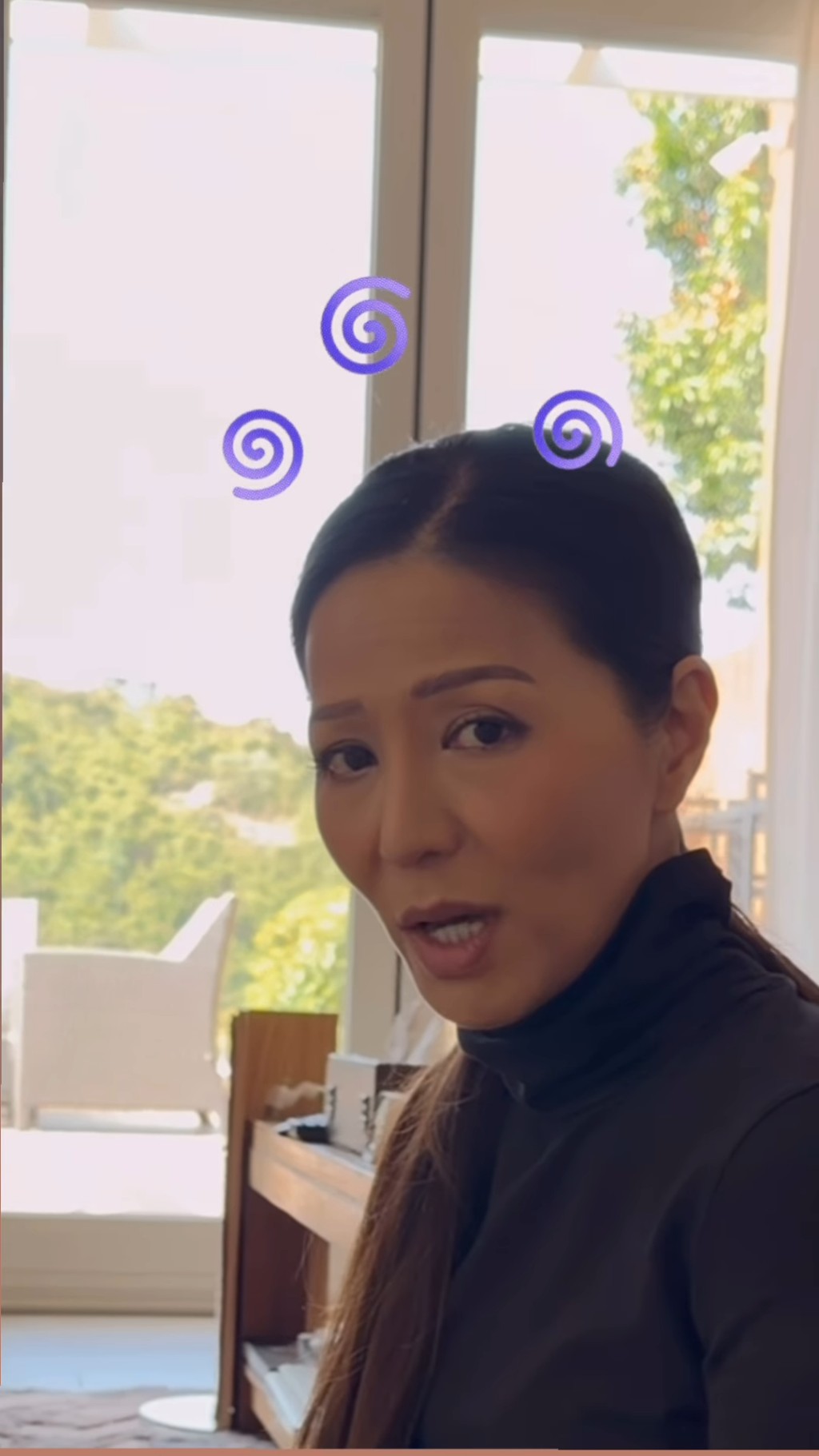 滕麗名的豪宅採光極佳。