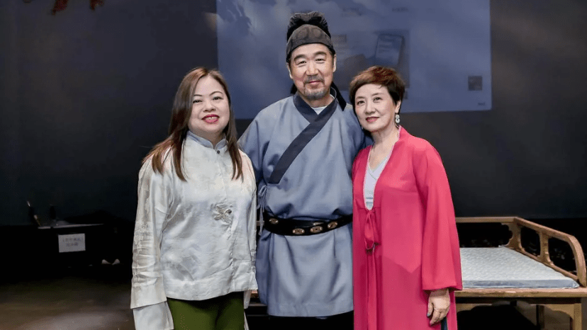 話劇《我愛桃花》香港首演 羅淑佩觀賞並倡議加強內地與香港文化交流