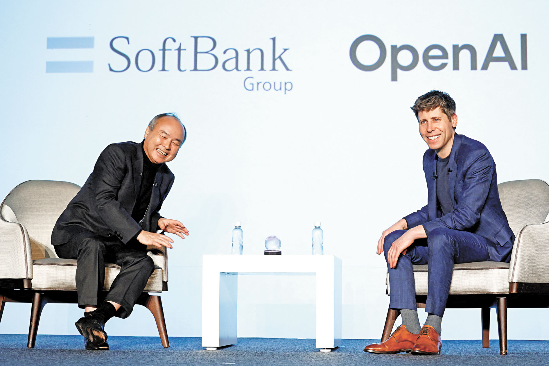 軟銀集團之前已對OpenAI加大投資，圖為早前軟銀首席執行官孫正義與OpenAI首席執行官奧爾特曼同台出席活動。路透社資料圖片