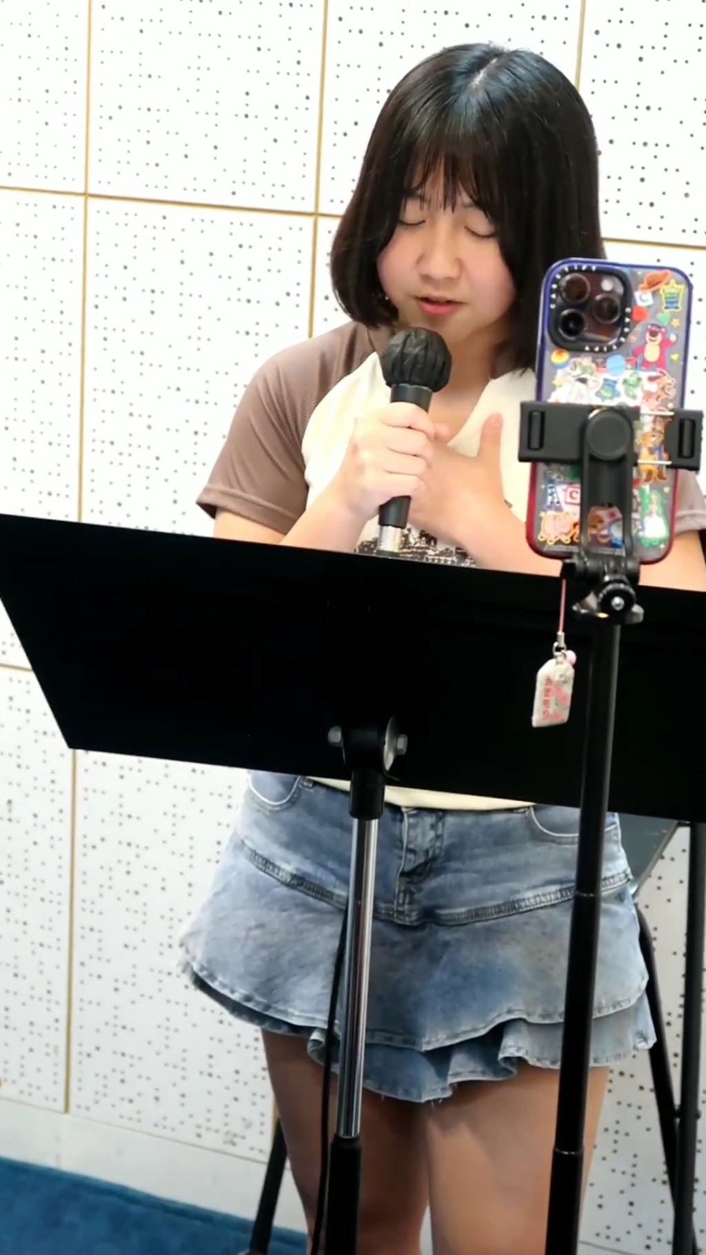 「美心妹妹」楊鎧凝曾在IG發佈練歌影片,表示暑假返港有重要任務。