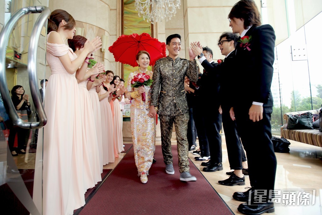 黎諾懿於2012年與落選港姐李潔瑩結婚,據悉李潔瑩家族經營美容生意。