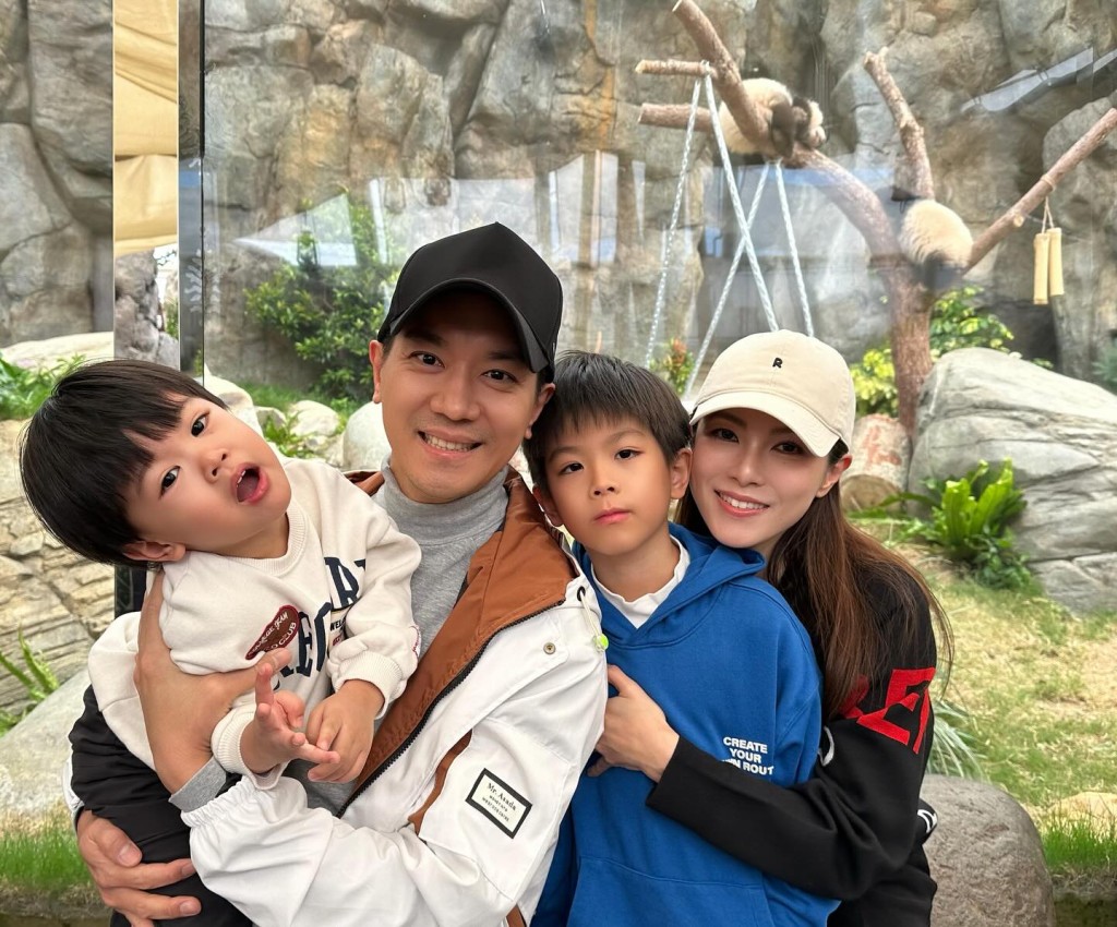 李潔瑩與黎諾懿結婚後,全心全意照顧兩名兒子。