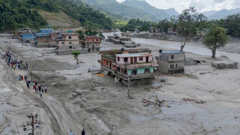 中尼泥石流增至兩地共543人死亡　估計災害至少影響9.3萬人