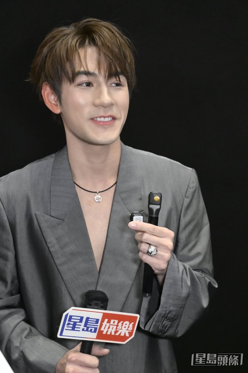 剃毛是為了避免大家誤會他每次都穿同一件衣服。
