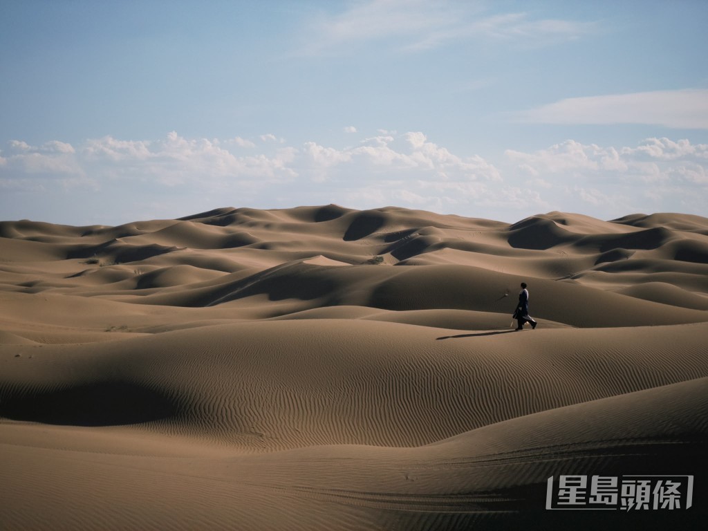 MV中捕捉的沙漠壯麗美景。