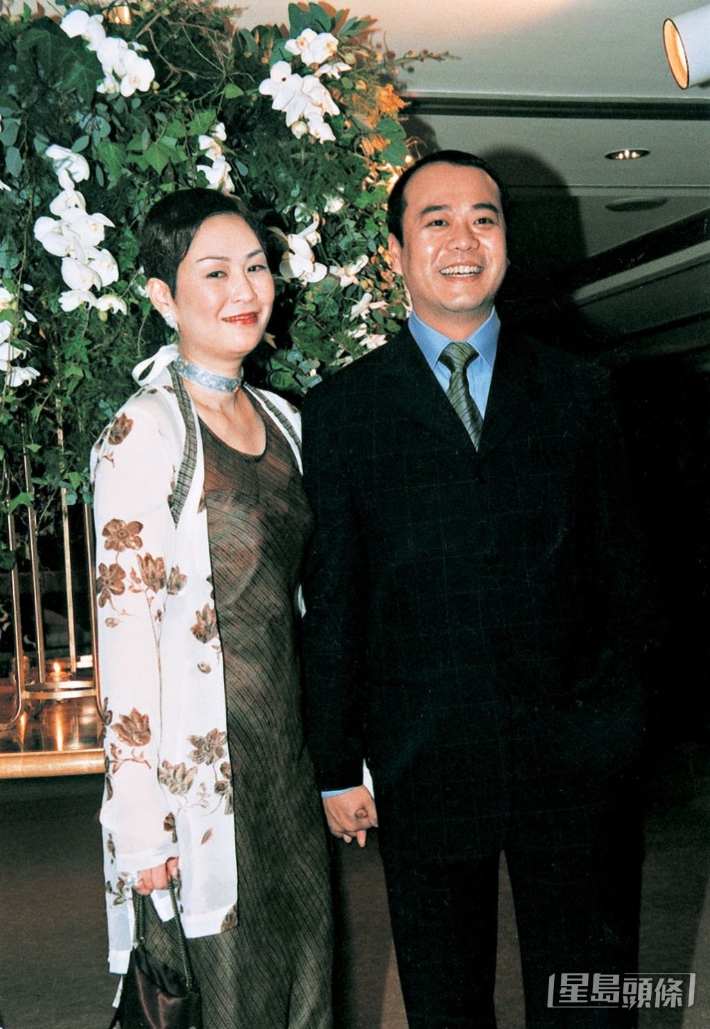 自與傅潔嫻結婚後,歐陽震華經濟狀況改善不少,出入以名車代步。
